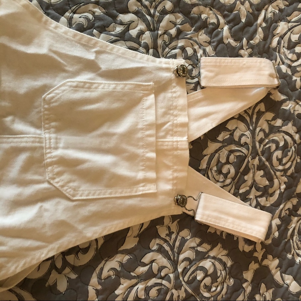 Girls overall dress.